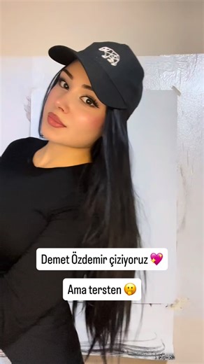 Gözcü on Instagram: "Eşref Tek izleyenler el kaldırsın benzemiş mi 🫢 @demetozdemir #karakalem #art #çizim #çizimteknikleri #esreftek #demetözdemir🌹"