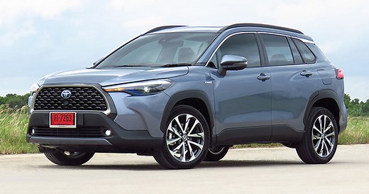 ทดลองขับ Toyota COROLLA CROSS (1.8 Hybrid & 1.8 Gasoline) : น้องบึ้งสายนุ่ม หรือ C-HR เติมฟองนม? - HeadLight Magazine