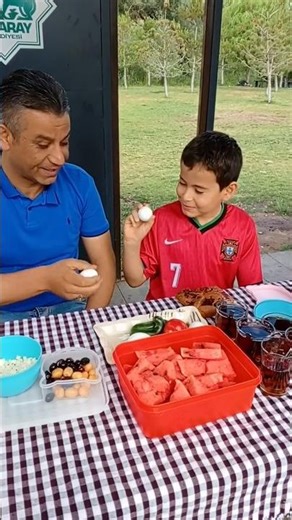 Mustafa tried the egg race with his dad 3 times but lost 😅🥚