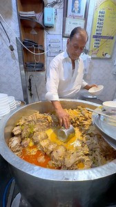 King of Siri Paye in Lahore | Mutton Legs and Heads 🐑 Haneef Siri Paye | Temple Rd Lahore | Qudrat Khan | Qudrat Khan