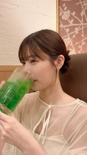 Airi Arimura 有村藍里 | ジョッキメロンソーダだなんて最高のご褒美です。 歯が緑になってる…笑 | Instagram