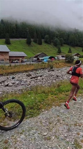 Le Moment où Joyline Chepngeno 🇰🇪 double Miao Yao 🇨🇳 & Prend la tête de l'OCC ! | Le Comparatif du Trail