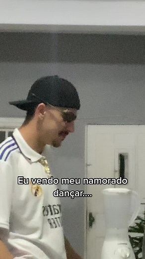 Dança LGBT: A Performance In Indoors