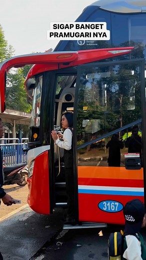 Pramugari bus Rosalia Indah | Slamet riyadi