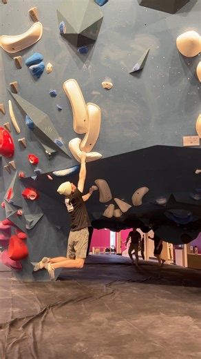 Bouldering Project White Circuit Roof Dyno #bouldering #climbing #minnesota