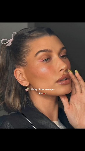 Hailey Bieber Makeup Vouge Tutorial