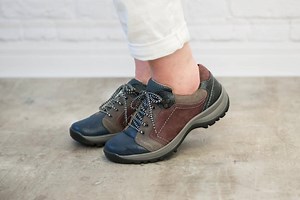 12K views · 117 reactions | Chaussures pour dames avec le devant qui est entièrement extensible pour plus de confort. Ils permettent d'accepter les orthèses plantaires aussi" Disponibles dans les pointures 35 à 44 (5 à 14 dame) - pour le modèle AP7532 Aussi montré ici est le style #AP6481 avec une touche de style cool et toujours aussi confortable ! Le prix suggéré varie entre 175$ à 185$ Vous pouvez les trouver ici : https://www.porto-fino.ca | Chaussures portofino | Facebook