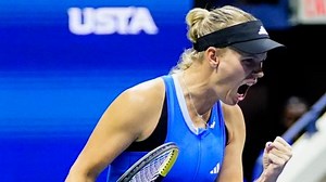 Caroline Wozniacki advances to the third round of the US Open