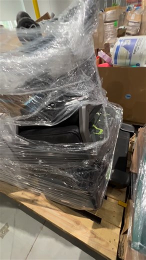 Costco pallets are stacked with variety. Gym gear, office essentials, grilling setups, yard finds a little bit of everything and all of it priced to move. These pallets are where the real value lives. Pull up, look through, and find your next win before they’re gone. 📍10847 Bailey Rd, Cornelius, NC 28031 🕘 Open Mon-Sat | 9AM – 5PM 📞 Call/Text: (704) 228-3928 📧 deals@cltwholesale.net #cltwholesale #liquidation #charlottenc #costcopallets #wholesalefinds #reselllife #fliplife #entrepreneurmind