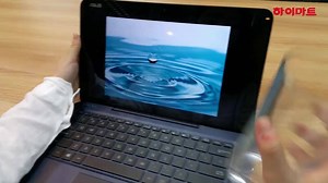 초능력 가전 6탄 - ASUS T300chi 아이고 목말라 물은 노트북으로 떠마셔야 제맛이지! ▶PC : http://bit.ly/1HFIfu2 ▶모바일 : http://bit.ly/1PbnaNA #친구야_너도_한컵_줄까_공유하고_싶은_친구_소환 #3분추첨_두가지맛_즐길수_있는_나뚜루POP_더블컵_드림 | 하이마트(Hi-mart)