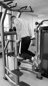 How to Perform Assisted Tricep Dips