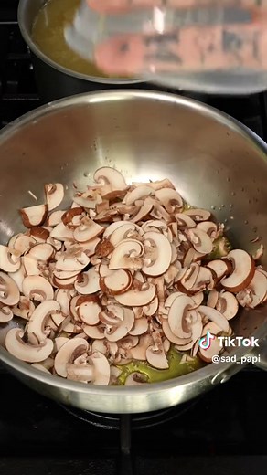 Delicious Chicken with Sherry and Mushroom Sauce Recipe