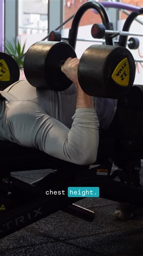 Why can’t I feel my pecs on the dumbbell bench press?