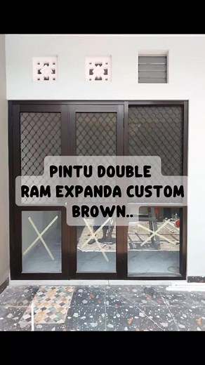 Pintu Aluminium dengan isian ram expanda custom.. Pintu ini sangat berguna untuk ruangan yg menginginkan udara segar tetap masuk dalam rumah, meskipun tanpa buka pintu nya.. hewan2 serangga jg tdk akan masuk, jadi aman dari serangga.. Awet, kuat dan bagus..👍🏻👍🏻 * #PintuDouble * #PintuAluminium * #PintuExpanda * #PintuRam * #PintuKawatNyamuk * #PintuDoubleExpanda * #PintuAluminiumExpanda * #PintuRamAluminium * #PintuKawatNyamukAluminium * #DesainRumah * #InteriorRumah * #EksteriorRumah * #Rum