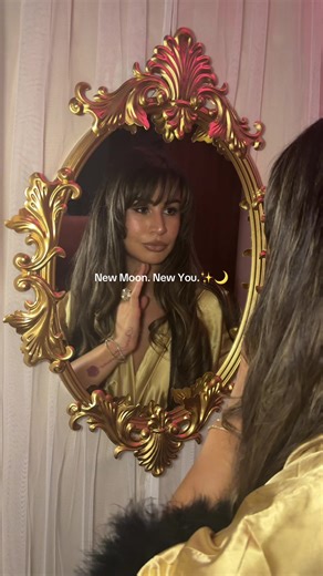 New Moon Glamour Magick✨🌙 It’s a powerful time to do glamour magick under the New Moon. Seeing a reflection of your past, you are now ready to let go. What do you want to let go? What version do you keep holding onto? Embrace the power of transformation and reclaiming a new identity. Look into the mirror, envision the version of you having it all. Redefining yourself to the standard you want. Feel her presence, feel her powers. Embody this energy, become the frequency of HER. Mirror, mirror on 