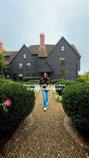 Vira Egelston • Travel Journal on Instagram: "you and who? 🚙❤️ New England just has that magic. Cozy towns, scenic drives, ocean air, and moments that feel straight out of a movie. Wherever you end up, I promise it’ll be a road trip you never forget 🥰 #newenglandroadtrip #charmingtown #mainecoast"