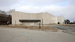 Penzey giving Northridge Boston Store, parking lot to city to be redeveloped as light industrial use