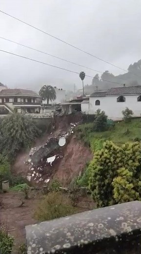Parte del Restaurante El Secuestro (Teror) se desploma ladera abajo por un corrimiento de tierra