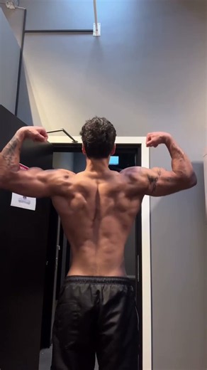 Taking Off My T-Shirt to Reveal My Muscular Physique & Six-Pack Abs- Ariyan Akaltun #aesthetic