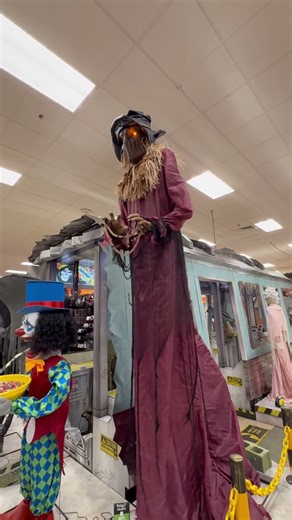 Spirit Halloween 🎃 store