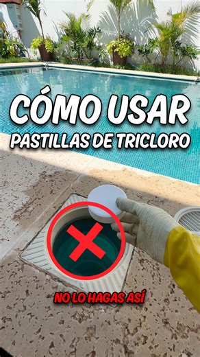 Cómo Usar Correctamente las Pastillas de Tricloro en la Piscina | Errores que Debes Evitar ¿Usas pastillas de tricloro en tu piscina y no estás seguro de si lo estás haciendo bien? En este video te explico la forma correcta y segura de añadir las pastillas de tricloro, comenzando por los errores más comunes y peligrosos que muchas personas cometen sin saber que pueden dañar gravemente su piscina. El tricloro es un producto muy efectivo, pero mal utilizado puede provocar daños irreversibles en el