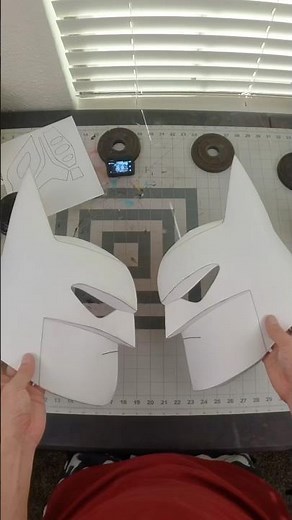 Making a fat-chin animated Batman helmet with EVA foam 💪🦇 #batman #cosplay #diy #foamcraft