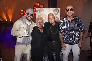 Felices compartiendo con Wisin y Yandel el anuncio de su Gira “La Última Mision” la última gira y la última vez que los veremos juntos. Si quieren ir, este viernes salen los tickets a la venta”. Nosotros estaremos ahí sin falta! - #wisinYyandel #LaUltimaMision Wisin & Yandel , Live Nation Concerts | Ganasconcanas
