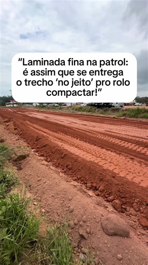 Fechamento de trecho na patrol, deixando a laminada fina no ponto exato pro rolo entrar sem sofrer. Quem é do trecho sabe: se a patrol não entrega, o rolo não faz milagre. Comenta aí: você faria diferente? ➡️ Me segue pra ver a continuação — o vídeo dos rolos compactadores trabalhando em cima dessa mesma camada. ➡️ E compartilha com um amigo operador! #patrol #motoniveladora #trecho #construçãocivil #laminada