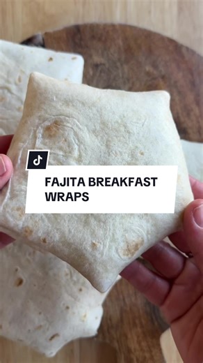 This make ahead breakfast is packed with protein, fiber and veggies! Make a batch on Sunday and you’ll have a healthy breakfast all week long! #breakfastideas #mealprep #vegetarian full recipe on my website 😋