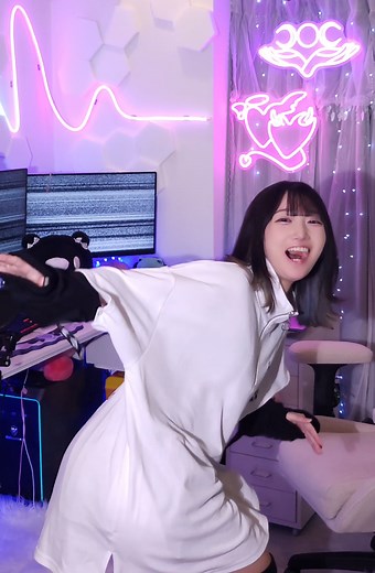 お尻叩きダンスで全力の楽しさ