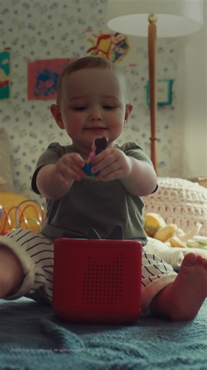 Meet Toniebox 2 – the kid-powered audio player for ages 1-9 . It still works with all their favorite Tonies and is packed full of new and exciting features like screen-free gaming with Tonieplay, Sleep Timer & Sunrise alarm. | tonies