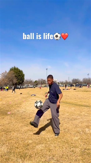 if there’s one thing I’d do the whole day🥹⚽️ #fyp #football #soccer #explore #discover #love