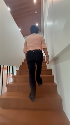 🏡 A Modern Luxurious House & Lot with an Amazing View that is Perfect for your Family 🏡 📍 Pinewoods Subdivision, Baguio City 📏 Lot Area: 537 sqm 📏 Floor Area: Apprx 400 sqm Property Highlights ⭐️ UPPER GROUND FLOOR 🛏️ Bedroom with AC 🚽 Toilet and Bath 🍳 Kitchen and Dining Area 🛋️ Living Area with Fireplace 🖼️ Wide Balcony with Panoramic View 2ND FLOOR 🛏️ Masters Bedroom with Walk-in Closet, T&B, AC, and Veranda 🛏️ Wide Bedroom with Walk-in Closet, AC and T&B 🚪 Bedroom/Study Room 🚽 