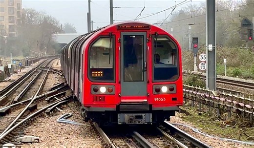 伦敦地铁中央线 全程第一视角POV （Ealing Broadway - Notting Hill Gate）