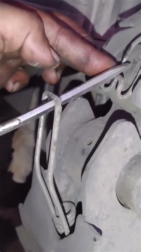 Old-School Brake Spring Trick… Or The Wrong Tool For The Job? 👀🔧