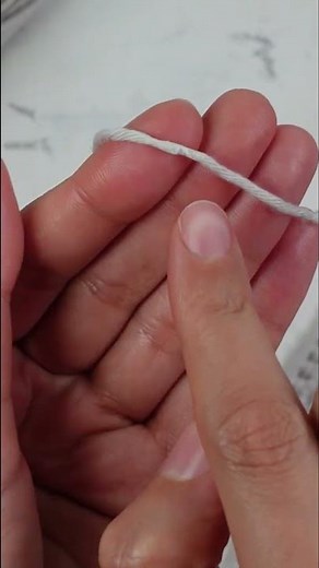 connecting cotton threads -معمولا نخ‌های کتان (پنبه‌ای) رو به این روش بهم وصل میکنم. فوق العاده‌ست👌🏻