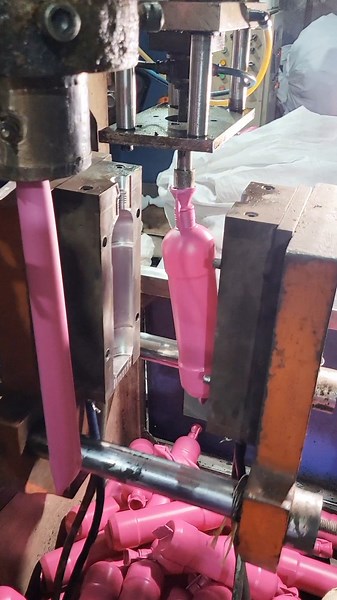 See the complete process of how water bottles are made from plastic