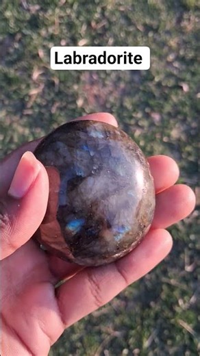 Labradorite 😍 #Gemology #CrystalScience #Geology #NaturalWonders #Mineralogy #Labradorescence