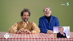 🤓 Antoine De Caunes dans la peau de François Morel et aux côtés de Stéphane De Groodt pour rejouer les Deschiens 👇 http://bit.ly/CaVousReplay | C à vous