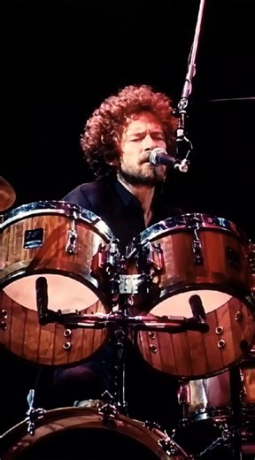 A Song That Takes You Back… 🌅🎸 | Hotel California – Eagles (1976) #Shorts #Eagles #oldies