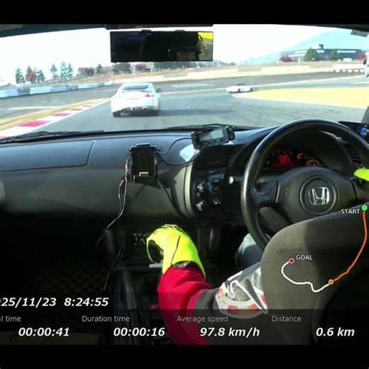 Does that Nissan Z33 not have a rear-view mirror, or just not want anyone to pass me? #fsw #jdm