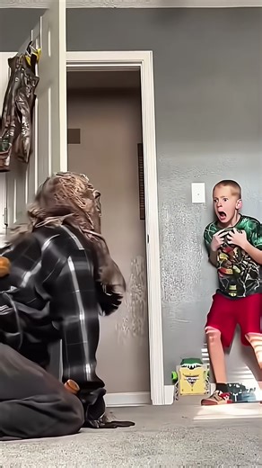 Family scared 🤣🤣#scareprank #funny #jumpscare #fyp #family | scare prank