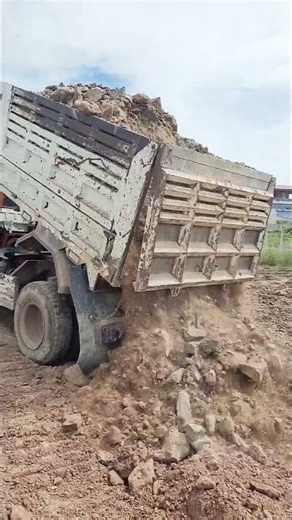 Dump Truck Unloading Land 1685#shorts