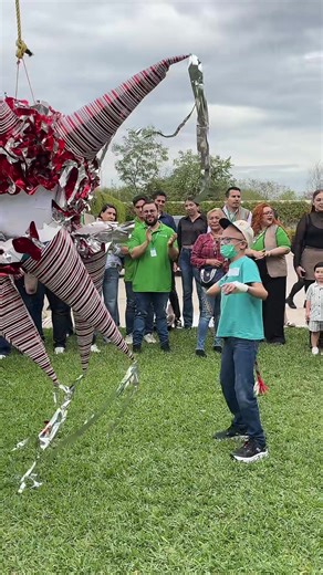 Momento de la Piñata: Diversión y Dulces