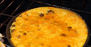 Najsočnija pita sa mesom bez kora iz tiganja: Bolju niste jeli, a pravi se očas posla