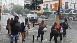 Diluvio en CABA: hay calles inundadas y cortes de luz en distintos barrios