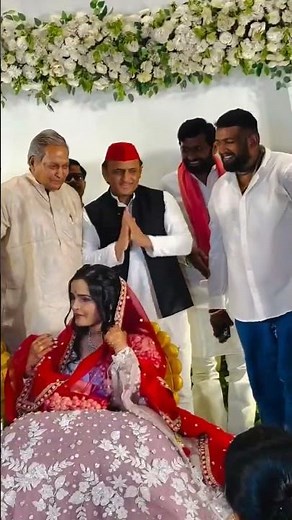 शादी समारोह में माननीय राष्ट्रीय अध्यक्ष श्री अखिलेश यादव जी 💚 #akhileshyadav #shadi