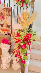 Just loving my Valentine luvin life ✨🧡✨🩷✨ GLAMOROUS ✨✨✨✨✨✨✨ I added a bit of glam touches with the golden cherubs & the WOWZA ribbon to this unexpected Valentines in pink & orange. Just one of my FAV color combos….. so why not? 🥰 Have a GLAM day y’all 💖 #babamwreaths #happyvalentineday #love #pinkorange | Ba Bam Wreaths