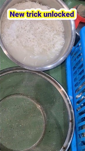 Easy way to take out water from a dish | #shorts #short #tipsandtricks #newtrick #newtips #shortsyt