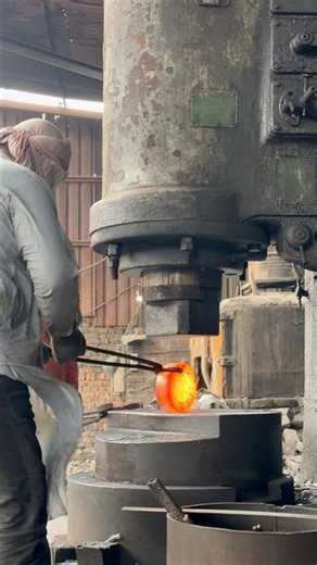 Forging Process Of 5KG Little Die Round Plate By Pneumatic Hammer Machine
